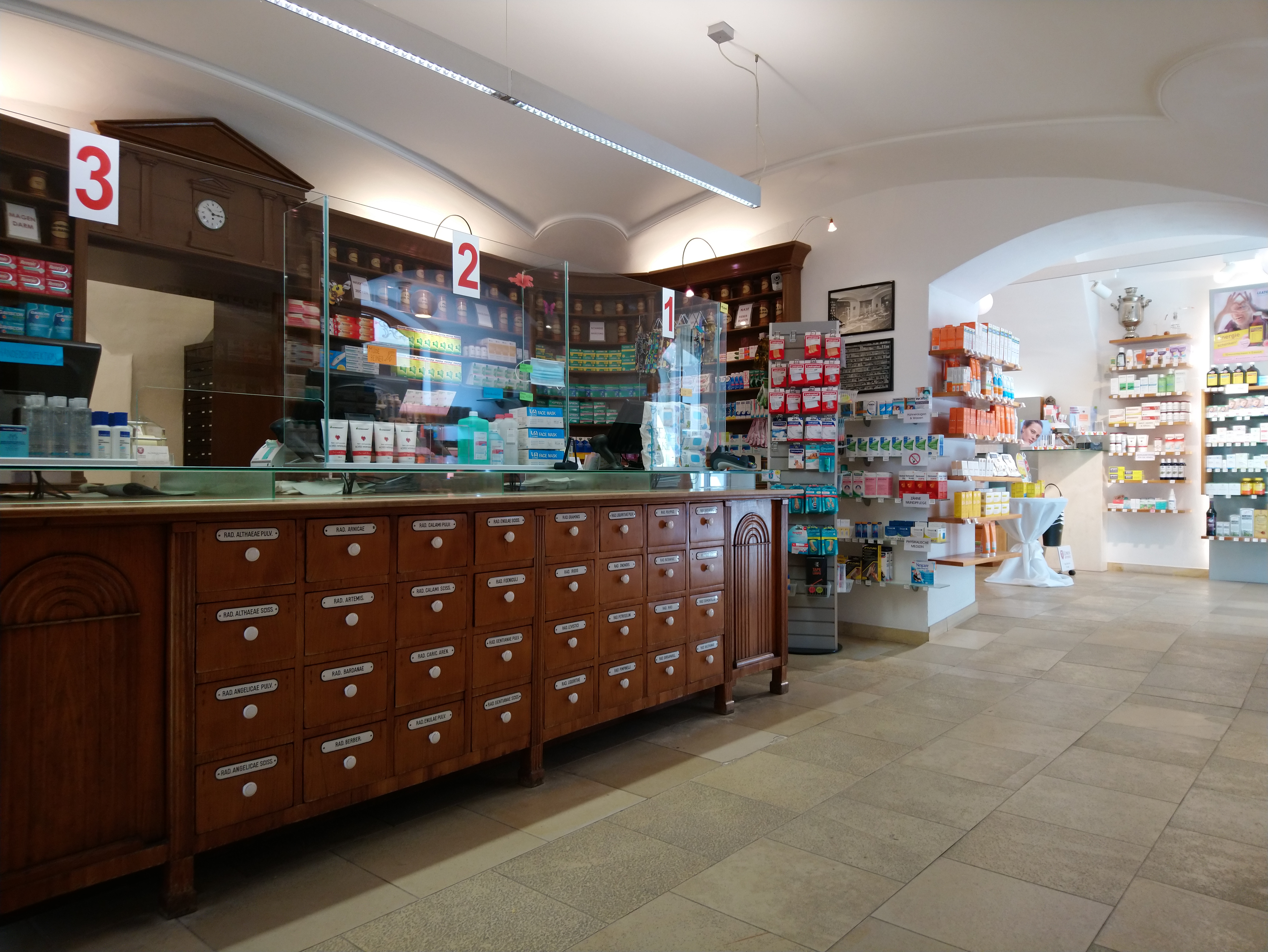 Apotheke "Zum goldenen Löwen" Logo